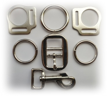 Pferdehalfter / SHS - Ösen  * Silber-Rot-Silber *